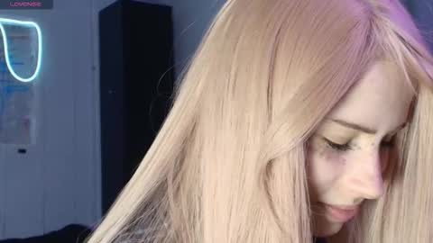 Snapshot of piera_ chatting on 10-13-25, 07:03 Piera online show from 10-13-25, 07:03