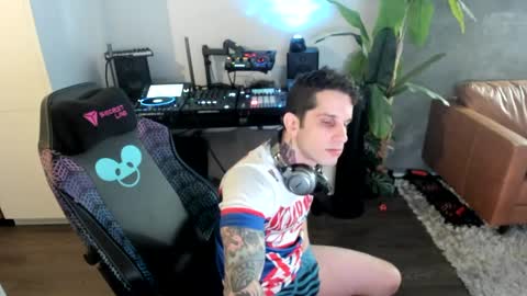 Snapshot of pierrefitch chatting on 02-25-25, 11:33 Pierre Fitch online show from 02-25-25, 11:33