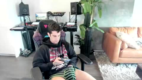 Snapshot of pierrefitch chatting on 03-11-25, 08:20 Pierre Fitch online show from 03-11-25, 08:20