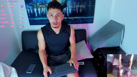 Snapshot of piggy_eddy chatting on 10-05-25, 03:21  Eddy Brock... Its a pleasure to talk to...  online show from 10-05-25, 03:21