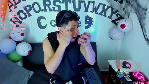 Snapshot of piggy_eddy chatting on 10-23-25, 08:29  Eddy Brock... Its a pleasure to talk to...  online show from 10-23-25, 08:29