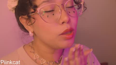 Snapshot of piinkcat chatting on 02-07-25, 06:35 Emi online show from 02-07-25, 06:35