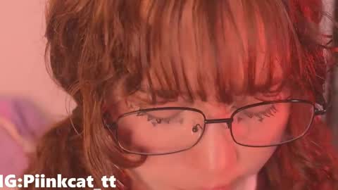 Snapshot of piinkcat chatting on 09-22-25, 04:03 Emi online show from 09-22-25, 04:03