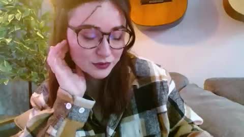 PilloGoddess online show from 11-30-25, 12:25