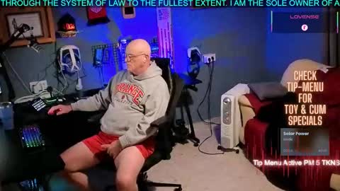 Snapshot of pilot_dave_69 chatting on 11-24-25, 04:23 Dave online show from 11-24-25, 04:23