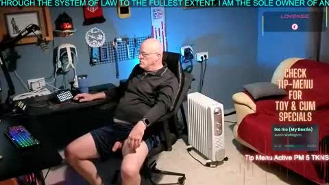 Snapshot of pilot_dave_69 chatting on 11-29-25, 05:10 Dave online show from 11-29-25, 05:10