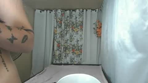 Snapshot of pinayhotty_yumie chatting on 05-01-26, 12:32 yumie online show from 05-01-26, 12:32