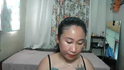 Snapshot of pinayhotty_yumie chatting on 06-07-26, 12:48 yumie online show from 06-07-26, 12:48