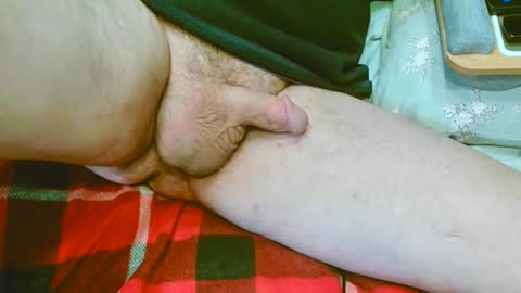 Snapshot of pinewoodman chatting on 11-23-25, 01:05 pinewoodman online show from 11-23-25, 01:05