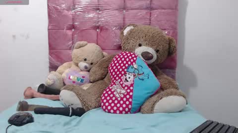 Snapshot of pink_love_25 chatting on 05-23-26, 04:50 pink_love_25 online show from 05-23-26, 04:50