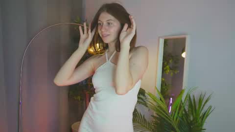 Snapshot of pink_muse chatting on 10-09-25, 02:48 Muse online show from 10-09-25, 02:48