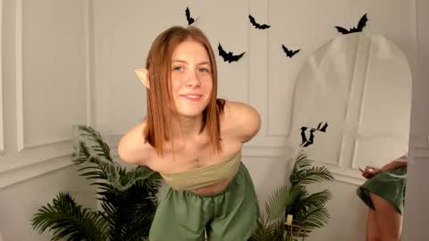 Snapshot of pink_muse chatting on 10-31-25, 01:45 Muse online show from 10-31-25, 01:45