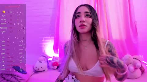 Snapshot of pink_quarz chatting on 01-06-25, 10:05 KELLY  online show from 01-06-25, 10:05