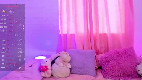 Snapshot of pink_quarz chatting on 01-17-25, 08:33 KELLY  online show from 01-17-25, 08:33