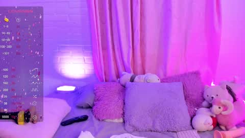 Snapshot of pink_quarz chatting on 02-11-25, 06:30 KELLY  online show from 02-11-25, 06:30