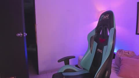 Snapshot of pink_quarz chatting on 09-27-25, 11:54 KELLY  online show from 09-27-25, 11:54