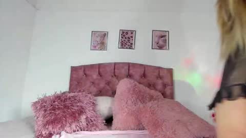 Snapshot of pink_rose5 chatting on 11-08-25, 02:34 pink_rose5 online show from 11-08-25, 02:34