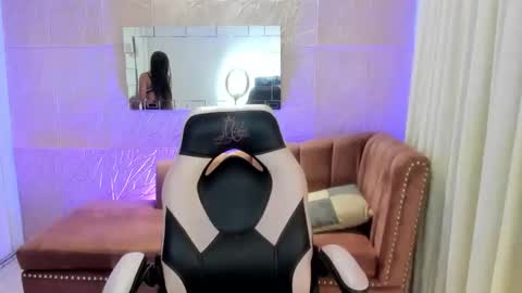 isabella online show from 04-23-26, 08:11