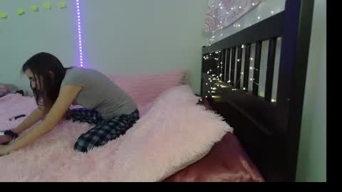 Snapshot of pink_tv chatting on 09-26-25, 06:23 pink_tv online show from 09-26-25, 06:23