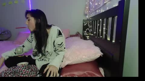 Snapshot of pink_tv chatting on 09-30-25, 01:21 pink_tv online show from 09-30-25, 01:21