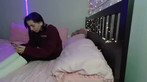 Snapshot of pink_tv chatting on 10-30-25, 01:29 pink_tv online show from 10-30-25, 01:29