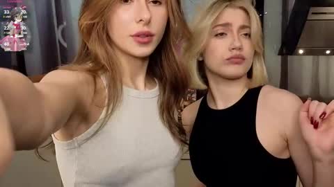 Adele online show from 03-11-25, 11:23