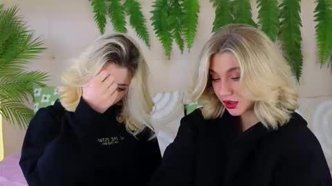 Adele online show from 10-17-25, 09:23