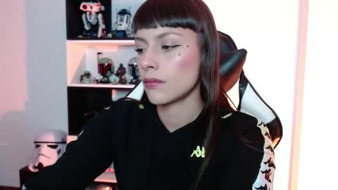 Snapshot of pinkcatlive chatting on 09-11-25, 11:49 Emily online show from 09-11-25, 11:49