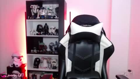 Snapshot of pinkcatlive chatting on 10-21-25, 07:36 Emily online show from 10-21-25, 07:36