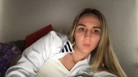 Pinkilola online show from 04-15-26, 03:30