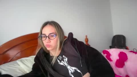 Pinkilola online show from 05-31-26, 03:41