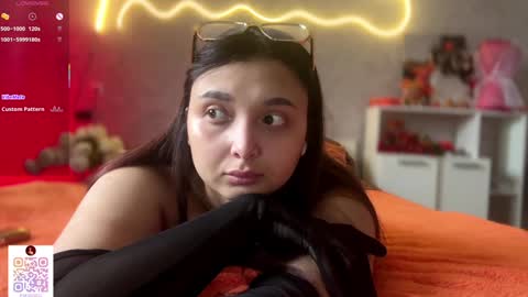 Snapshot of pinkncrazy chatting on 10-22-25, 06:02  HERES ALICE  WELCOME EVERYONE LOVENSE DOMI REACT TO YOUR TIPS LETS MAKE A GREAT SHOW TOGETHER  online show from 10-22-25, 06:02