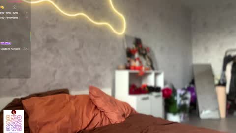 Snapshot of pinkncrazy chatting on 10-24-25, 06:32  HERES ALICE  WELCOME EVERYONE LOVENSE DOMI REACT TO YOUR TIPS LETS MAKE A GREAT SHOW TOGETHER  online show from 10-24-25, 06:32