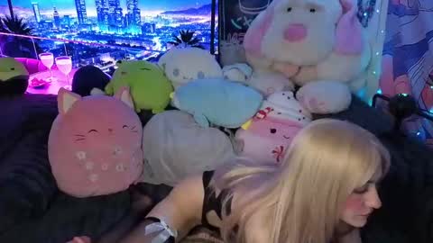 Gwenie online show from 09-24-25, 07:50