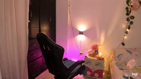 Snapshot of pinkpantherr_ chatting on 12-29-24, 03:44 Sarah .. online show from 12-29-24, 03:44