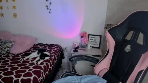 Snapshot of pinkpantherr_ chatting on 04-20-26, 09:05 Sarah .. online show from 04-20-26, 09:05