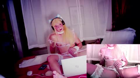 Snapshot of pinkpillbambi chatting on 01-09-26, 04:15 pinkpillbambi online show from 01-09-26, 04:15