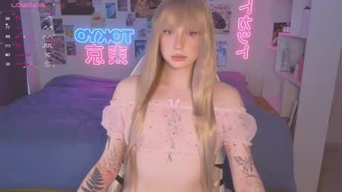 Snapshot of pinkvenom_ chatting on 09-10-25, 10:04 pinkvenom_ online show from 09-10-25, 10:04