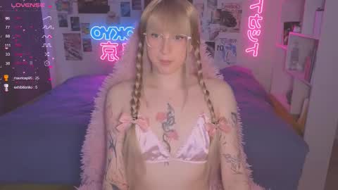 Snapshot of pinkvenom_ chatting on 09-29-25, 11:37 pinkvenom_ online show from 09-29-25, 11:37