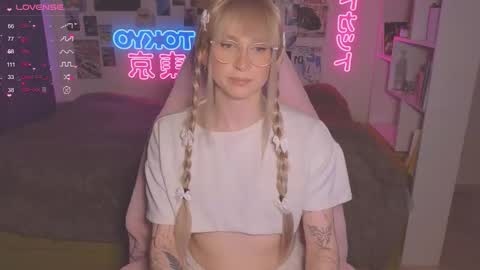 Snapshot of pinkvenom_ chatting on 10-09-25, 04:49 pinkvenom_ online show from 10-09-25, 04:49