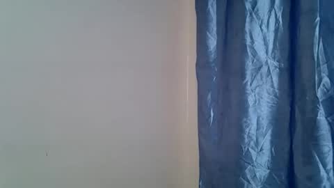 Snapshot of pinky_bubbles chatting on 12-17-25, 02:01 bubbler online show from 12-17-25, 02:01