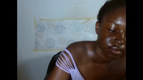 pinkykiki_247 online show from 11-04-25, 03:49