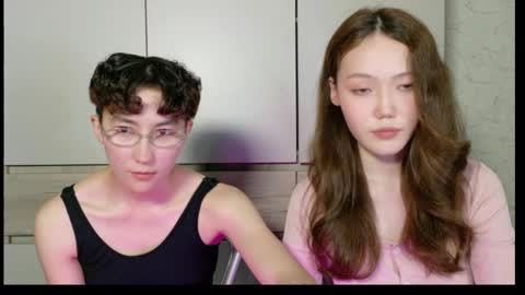 Li long hair and Ru short hair online show from 05-24-26, 04:34