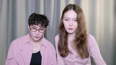 Li long hair and Ru short hair online show from 06-06-26, 09:30
