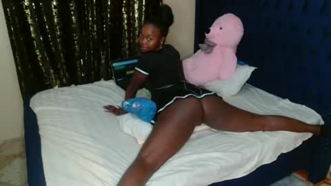 Snapshot of pinkysmiles chatting on 03-08-25, 12:55 Pinky online show from 03-08-25, 12:55