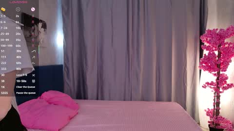 Snapshot of pinkyyyy0 chatting on 12-16-25, 09:09 Ellis online show from 12-16-25, 09:09