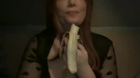 Snapshot of pirdybirdyxo chatting on 09-26-25, 11:09 pirdybirdyxo online show from 09-26-25, 11:09