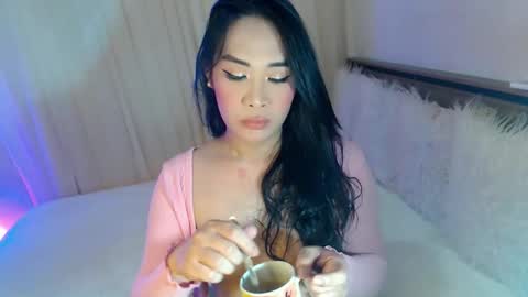 Snapshot of piroulita chatting on 12-21-25, 05:25 Ari online show from 12-21-25, 05:25