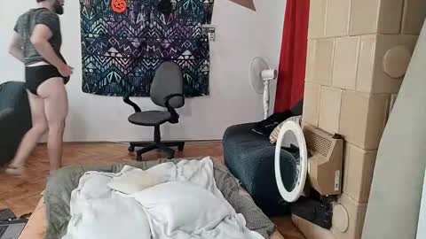 Snapshot of pisces922 chatting on 10-07-25, 11:40 Dominik online show from 10-07-25, 11:40