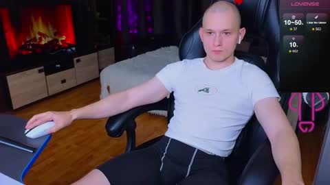 Snapshot of pistonpojizni chatting on 01-03-25, 06:22 STRONGBEAUTY online show from 01-03-25, 06:22